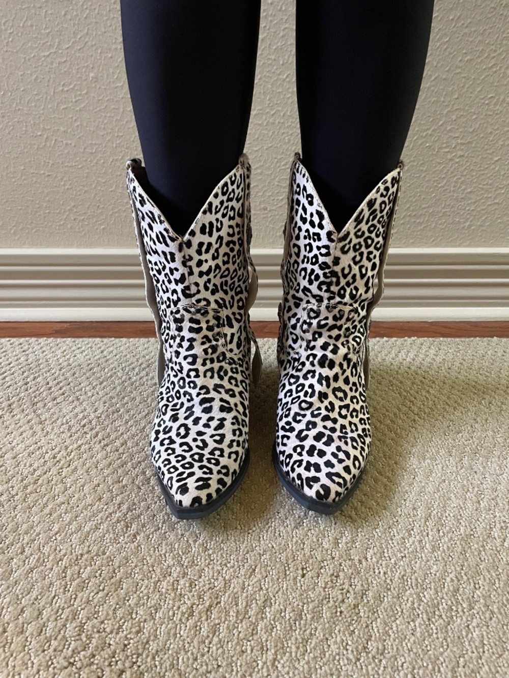 Sexy Dingo “Snow Leppard” Hair-on-Hide Cowboy Boots (8) - Picture 3 of 14